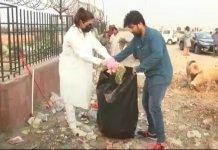 Resham Picks Up Trash To Make Amends For Throwing Plastic In Water